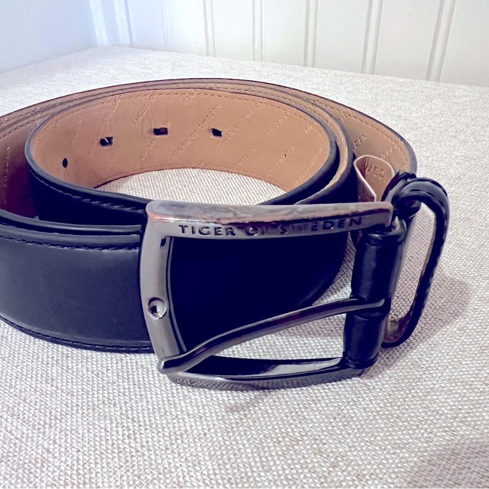 Tiger of Sweden, Men’s black leather belt, 95cm.